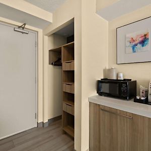 King Room Tub Mobility Hearing Access